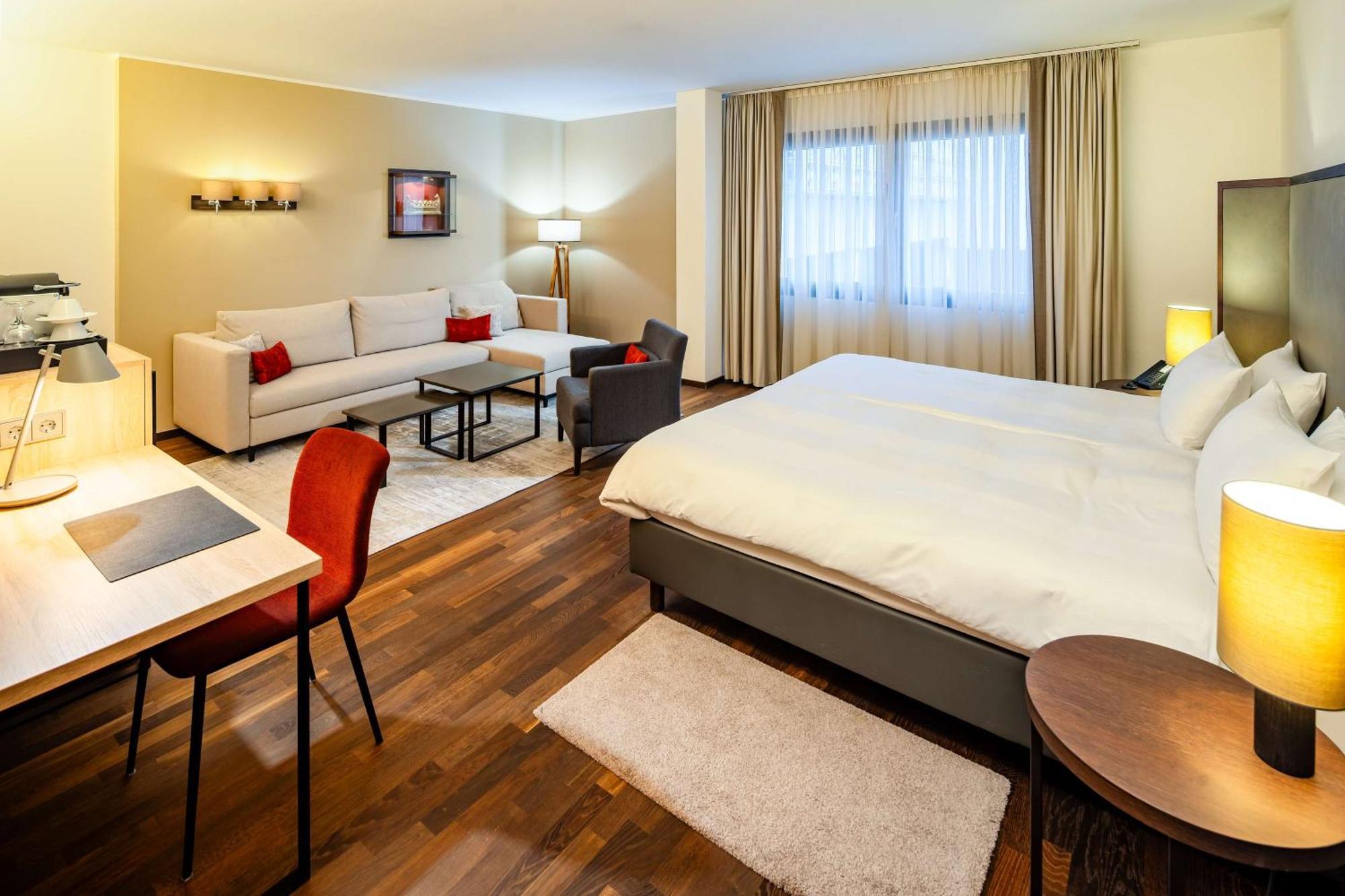 Park Plaza Hotel 4*